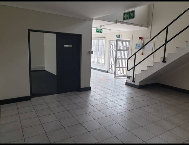 3,260M² WAREHOUSE TO LET IN KILLARNEY GARDENS